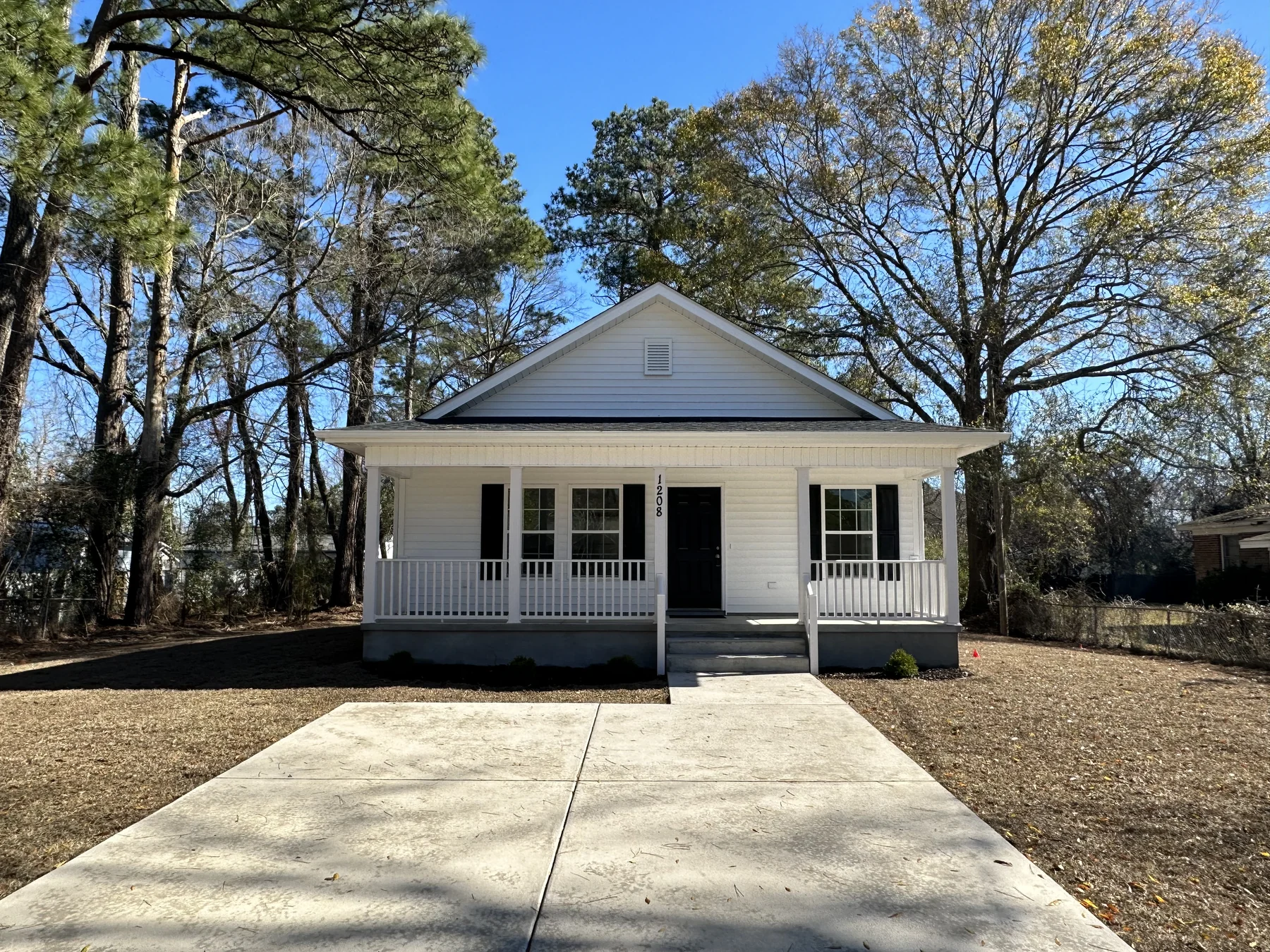 Front exterior of a completed home built by JMEC Construction in coastal South Carolina