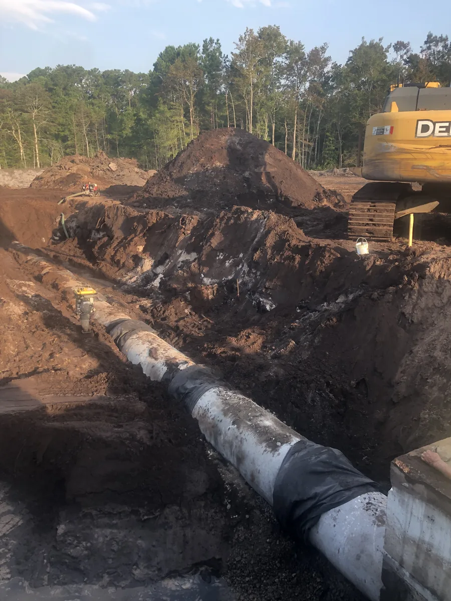 Large storm pipe installation with excavator support